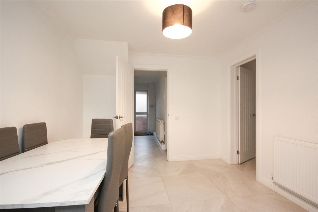 Property photo 3 of 10 Diner 2.Jpg