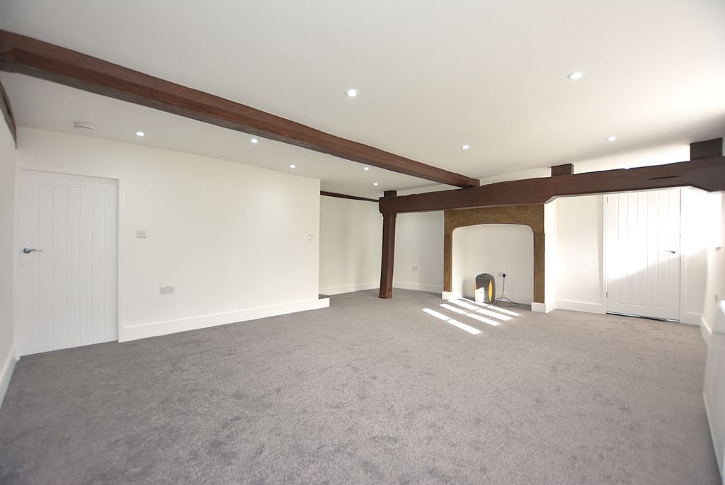 Property photo 2 of 12 Lounge