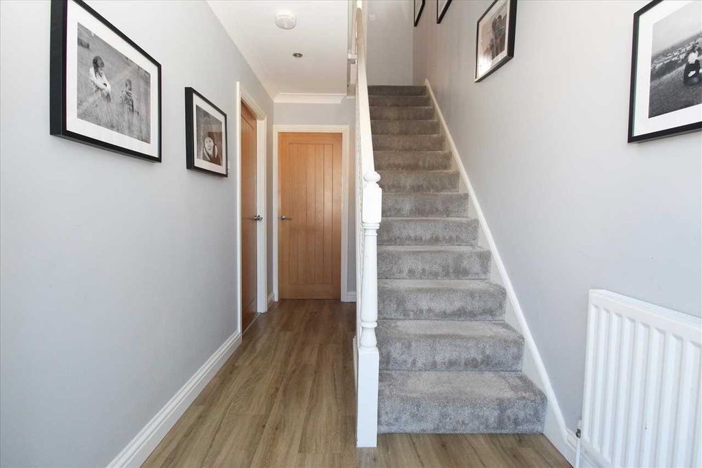 Property photo 2 of 13 Entrance Hall