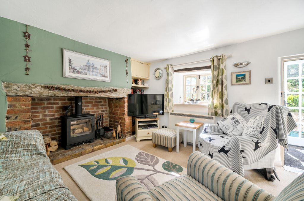 Property photo 3 of 21 Living Room