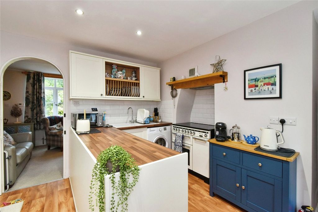 Property photo 2 of 17 Picture No. 11