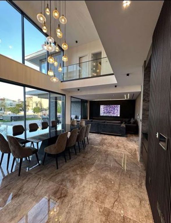 Property photo 2 of 30 Open Plan Living