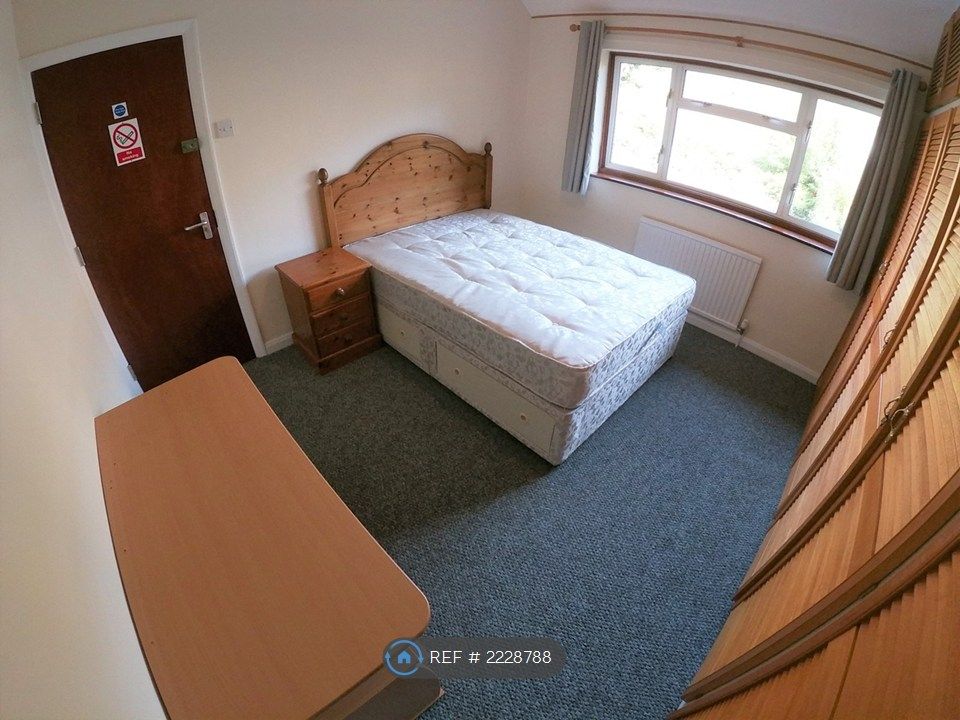 Property photo 2 of 10 Plenty Of Cupboard Space