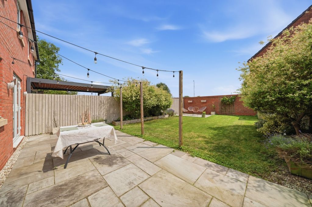 Property photo 2 of 17 Picture No. 15