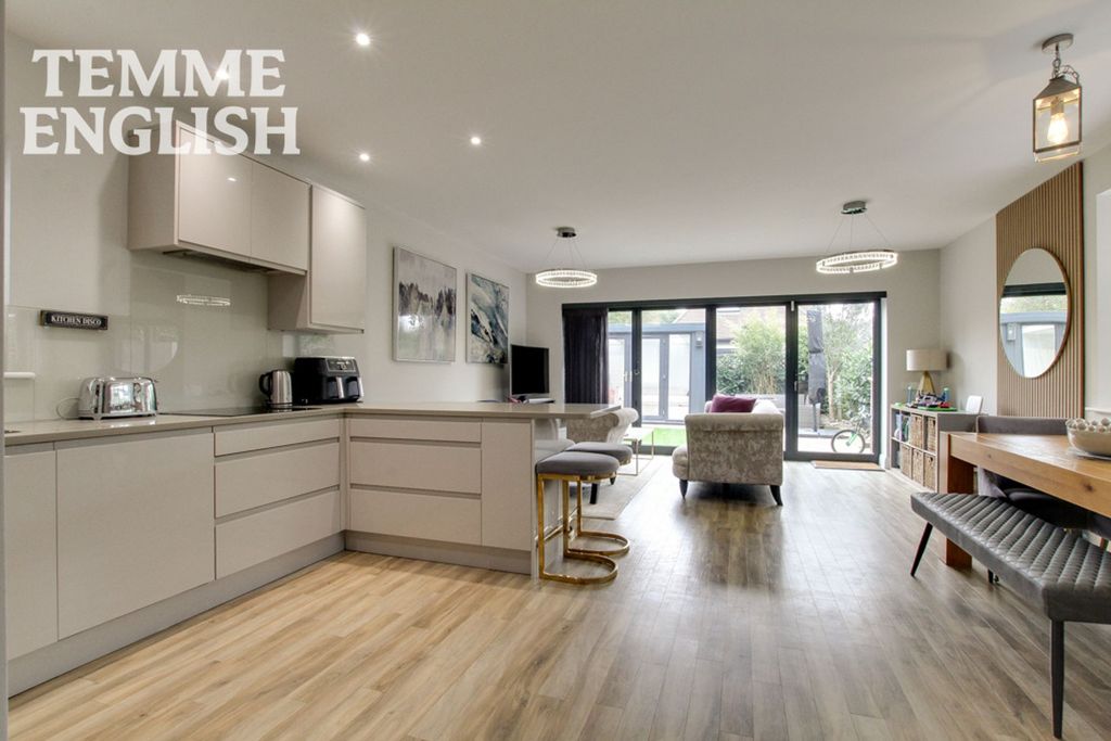 Property photo 3 of 25