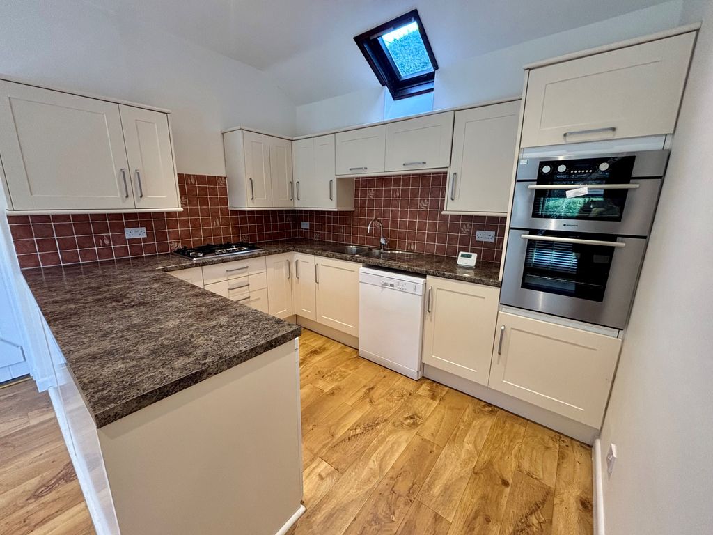 Property photo 2 of 11 Kitchen