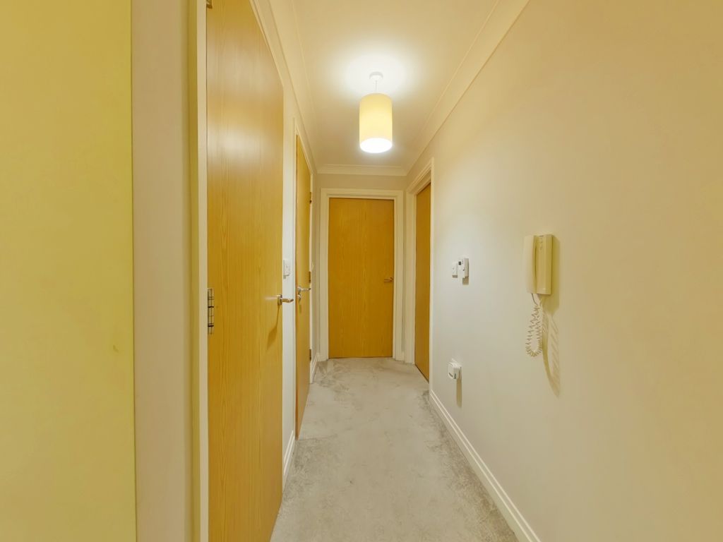 Property photo 2 of 8 Hallway