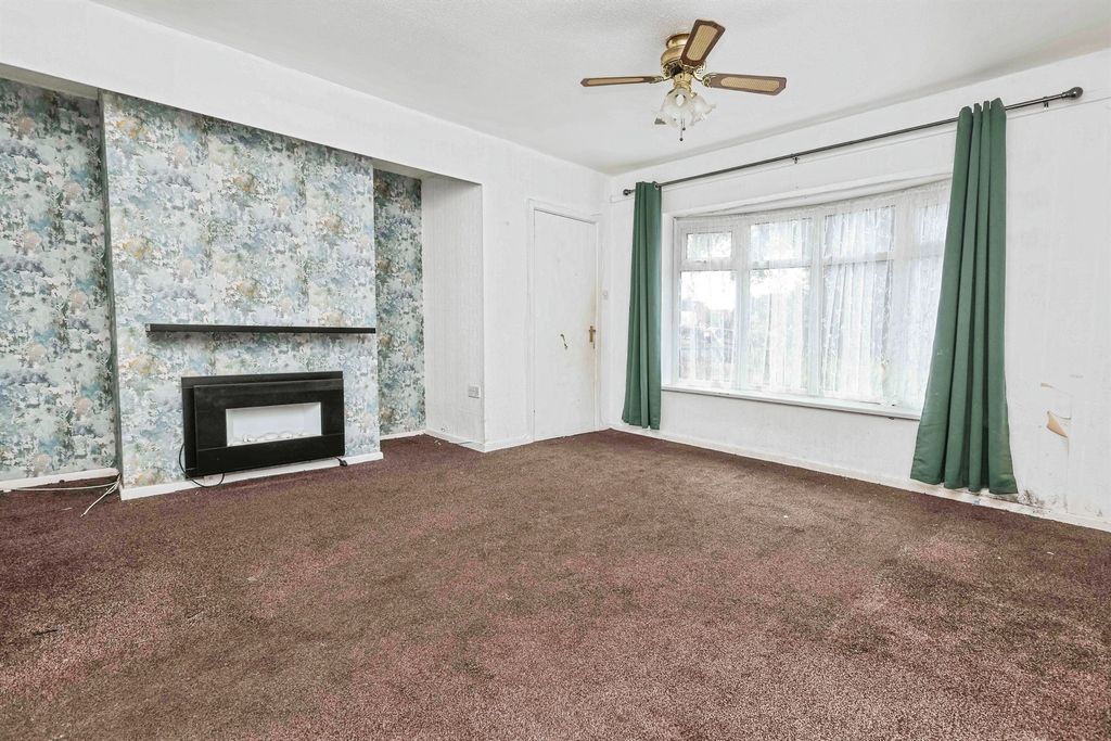 Property photo 2 of 20