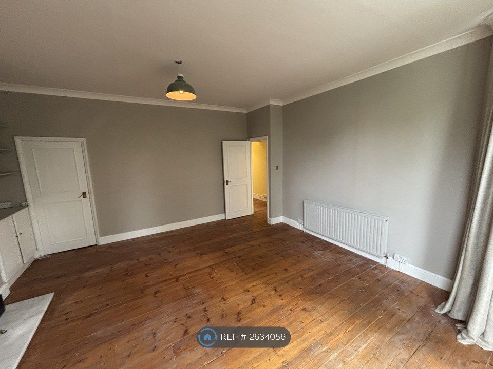 Property photo 3 of 17 Living Room
