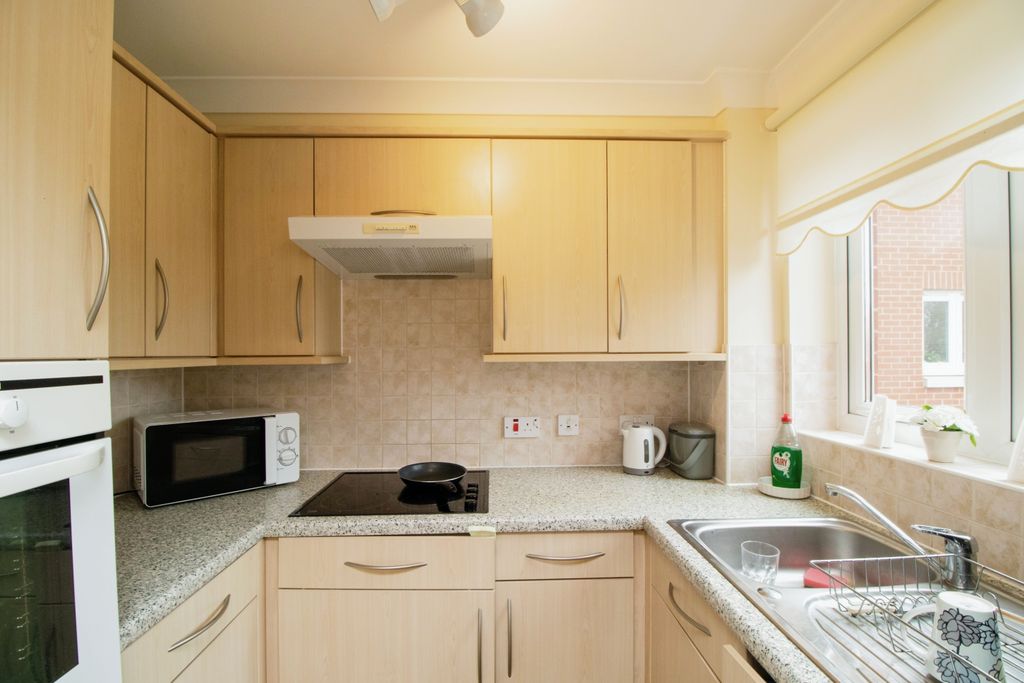 Property photo 3 of 12 Kitchen