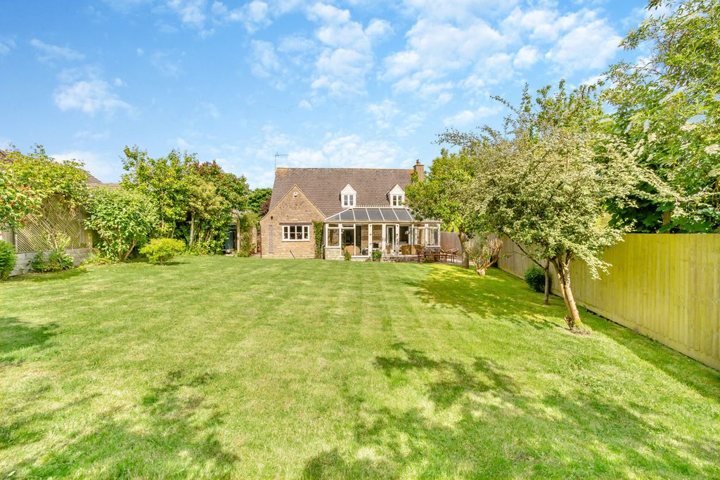 Property photo 1 of 28