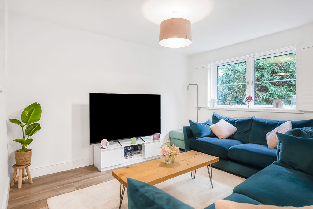 Property photo 3 of 12 Living Room