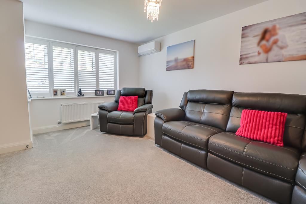 Property photo 3 of 40 Lounge