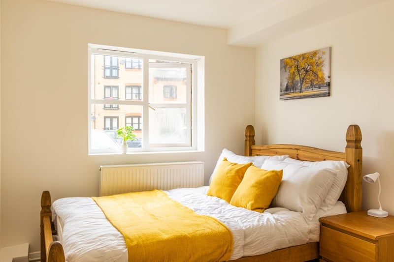 Property photo 1 of 9 Ensuite - £910 Available Now