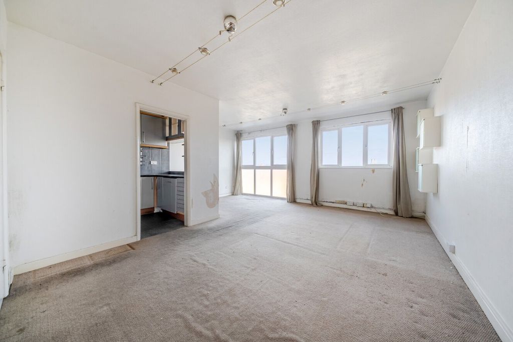 Property photo 3 of 16 Picture No. 02