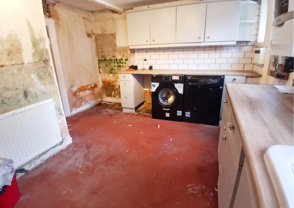 Property photo 3 of 9 Kitchen