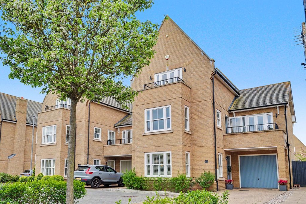 Property photo 1 of 34