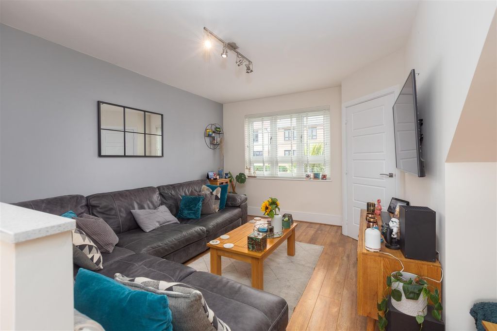 Property photo 2 of 22