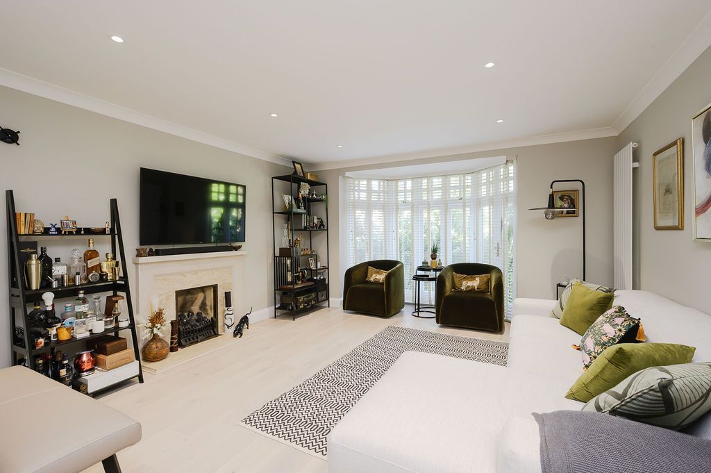 Property photo 2 of 25