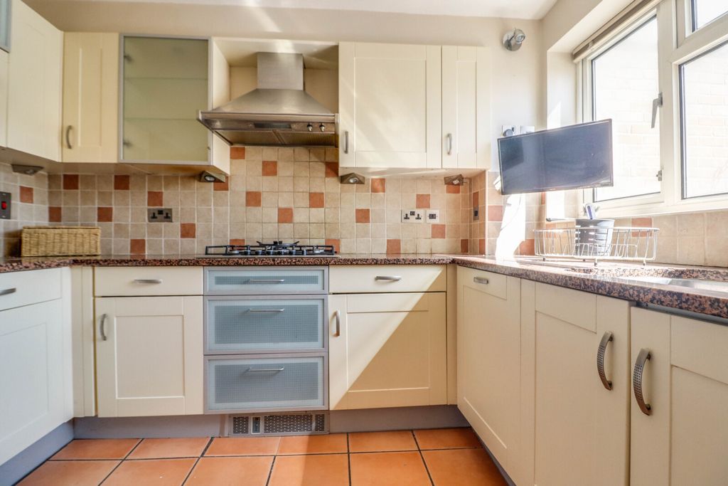 Property photo 2 of 23 Picture No. 15