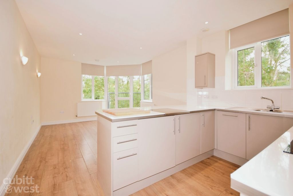 Property photo 2 of 10 Living Room/Kitchen