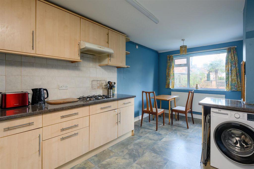 Property photo 2 of 12 Kitchen Diner