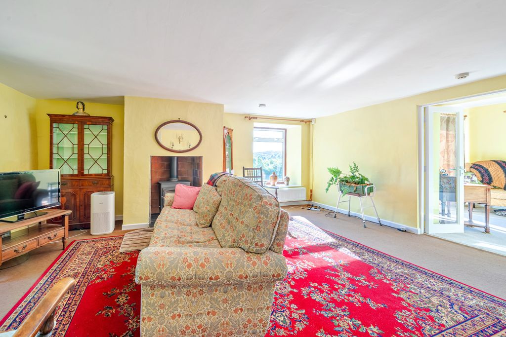 Property photo 2 of 32 Living Room