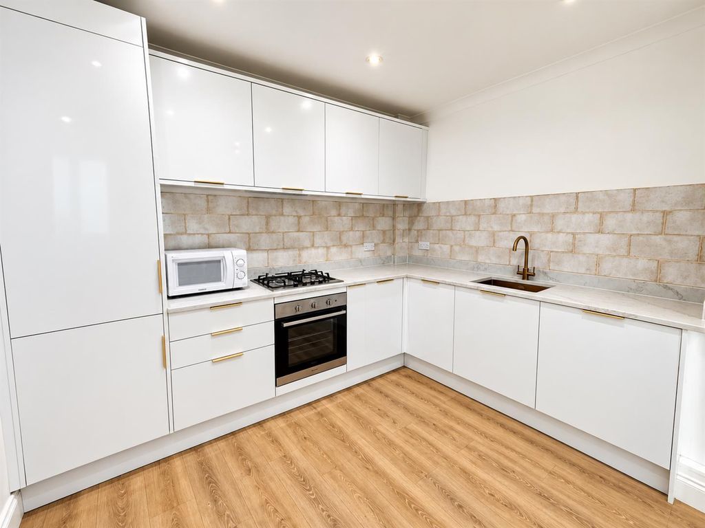 Property photo 2 of 8 Kitchen