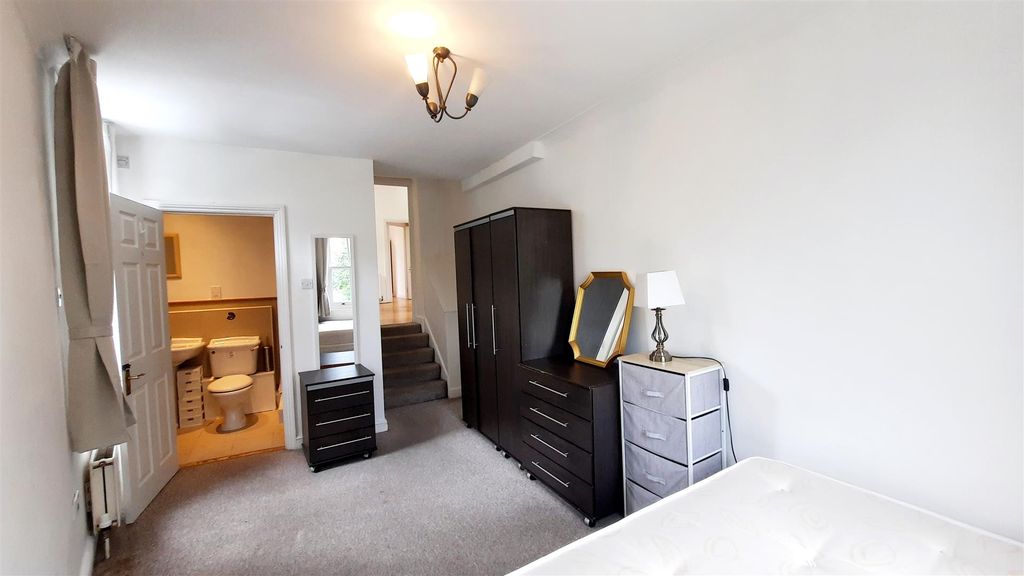 Property photo 2 of 10 Bedroom 1