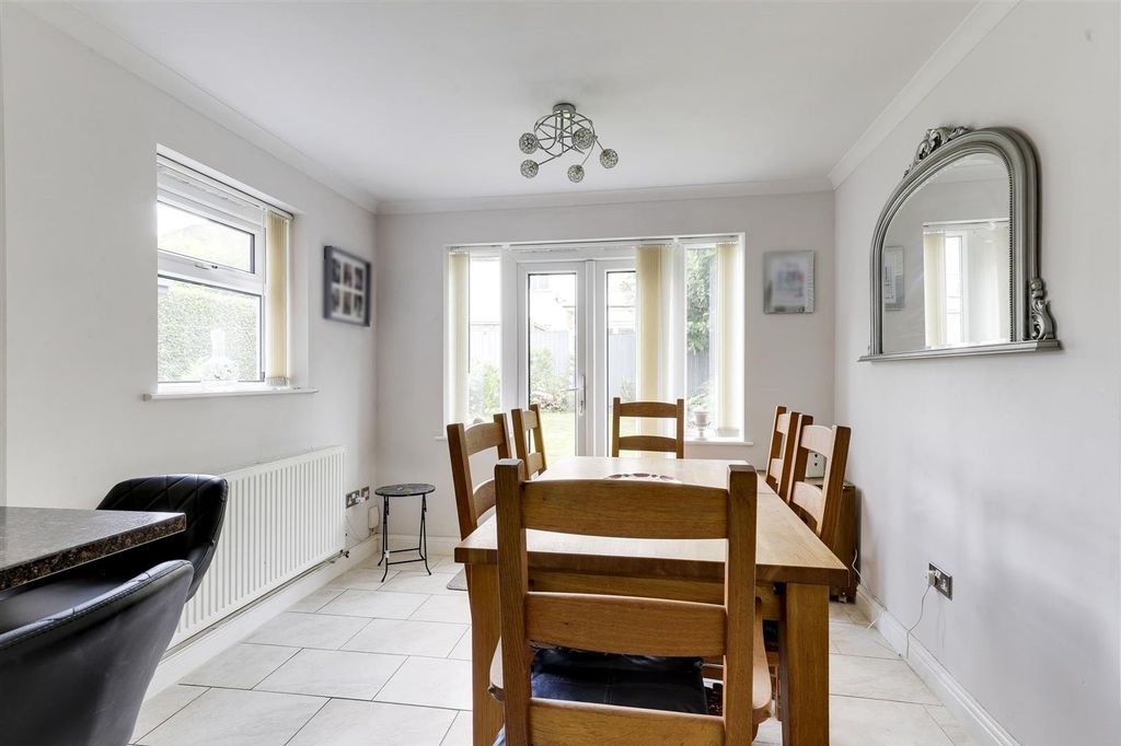 Property photo 3 of 27