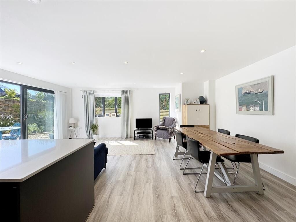 Property photo 2 of 24 5137641