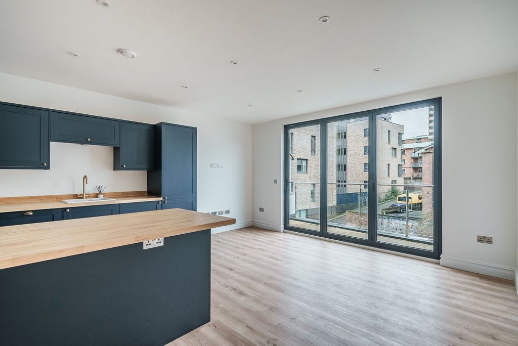 Property photo 2 of 18 5086792