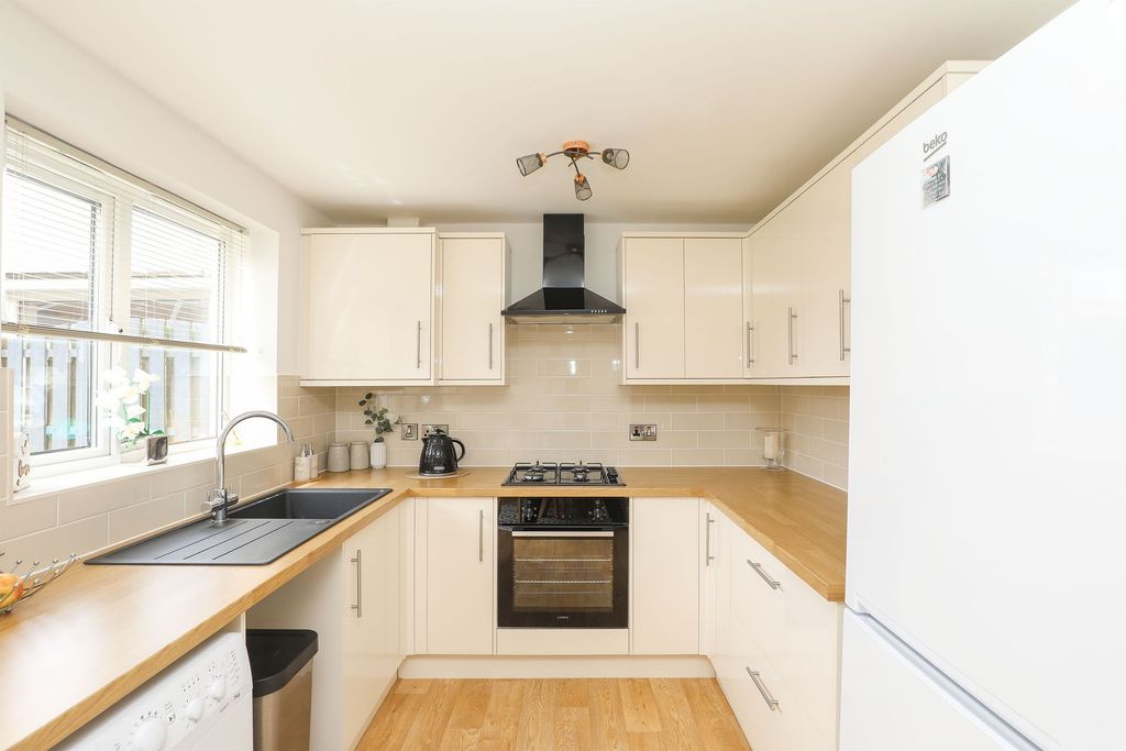 Property photo 2 of 24