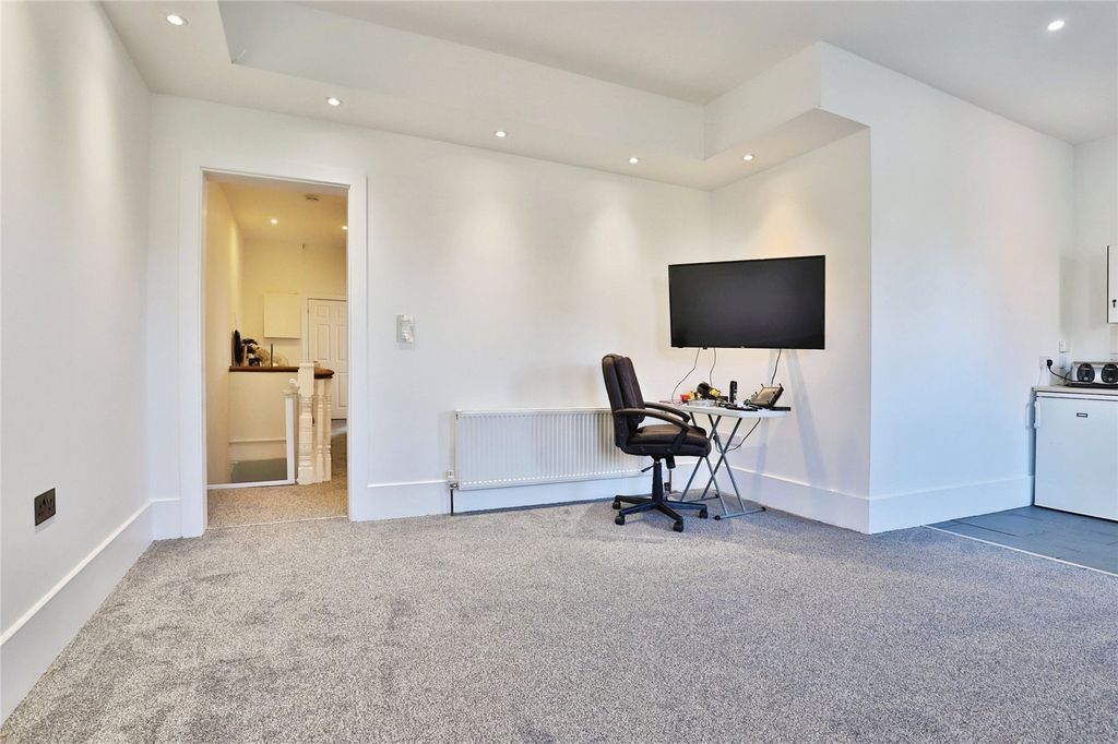 Property photo 3 of 11 Picture No. 22