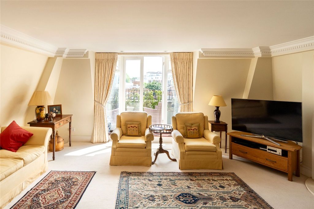 Property photo 1 of 8 Reception Room