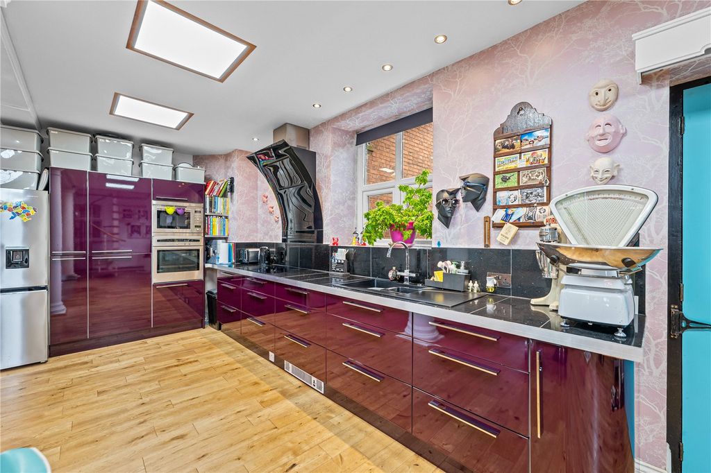 Property photo 3 of 34 Picture No. 05