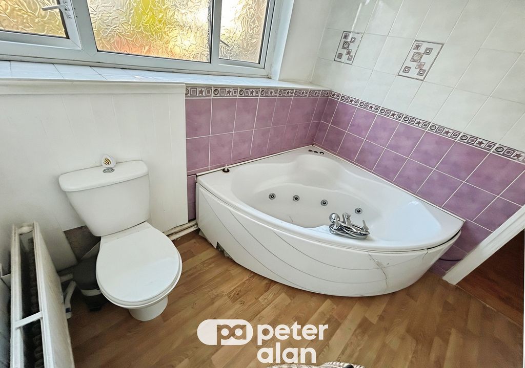 Property photo 3 of 8 Bathroom