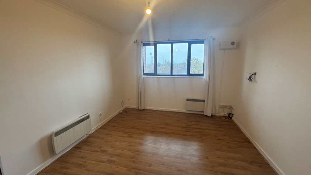 Property photo 3 of 7 Living Room