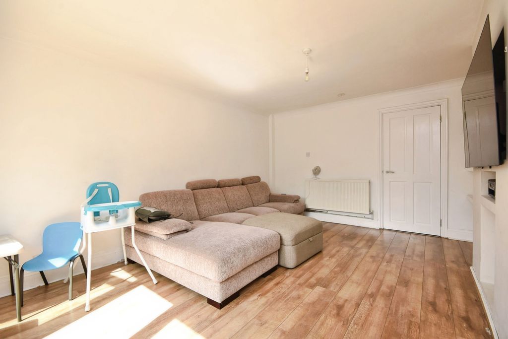 Property photo 3 of 17 Pbox-Img.Jpg
