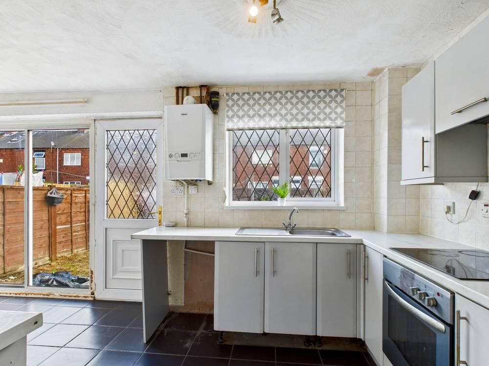 Property photo 2 of 11 Kitchen