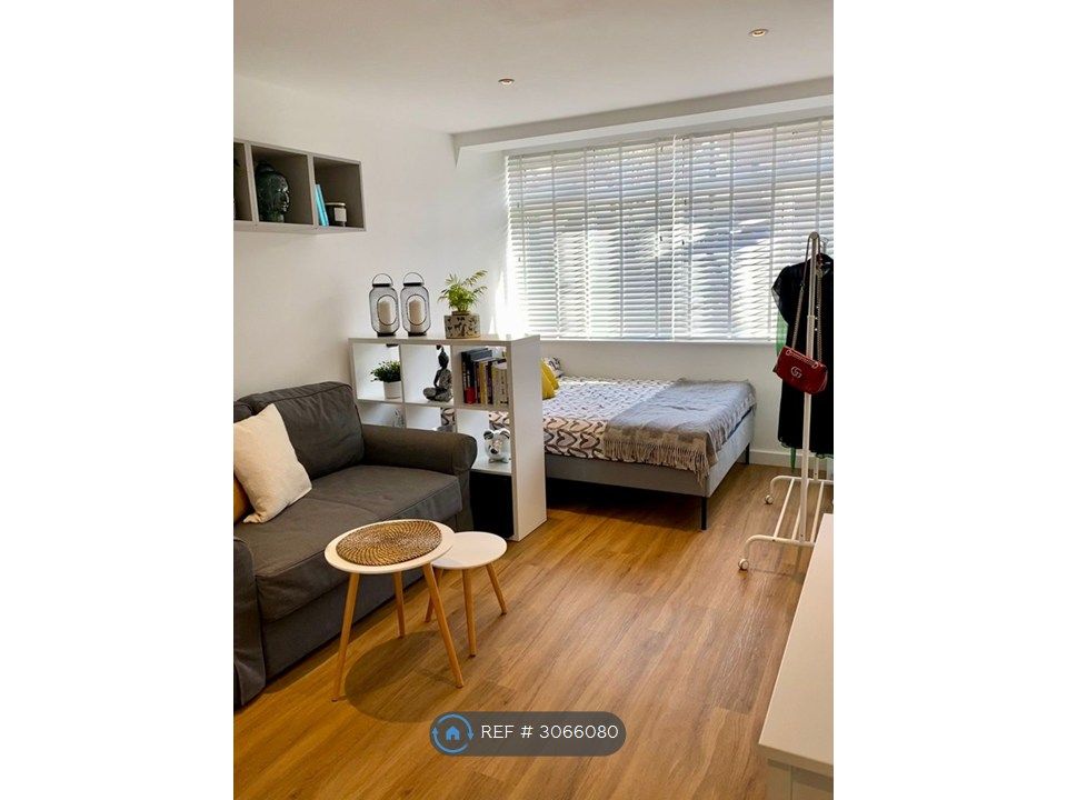 Property photo 1 of 8 Living Space