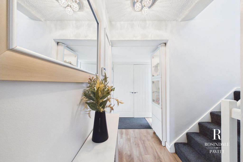 Property photo 2 of 28