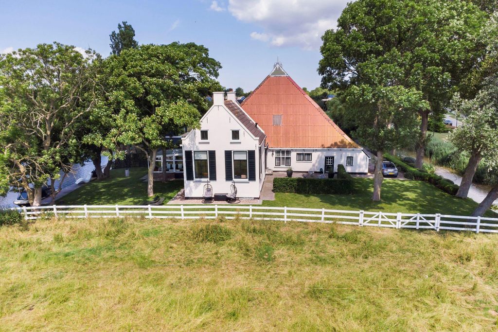 Property photo 2 of 71