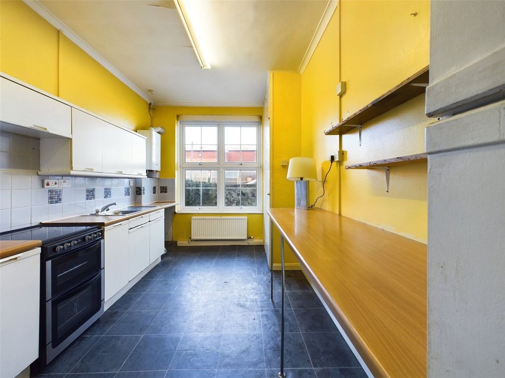 Property photo 2 of 10 Kitchen