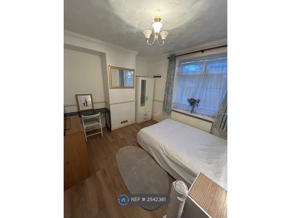 Property photo 1 of 10 Bedroom
