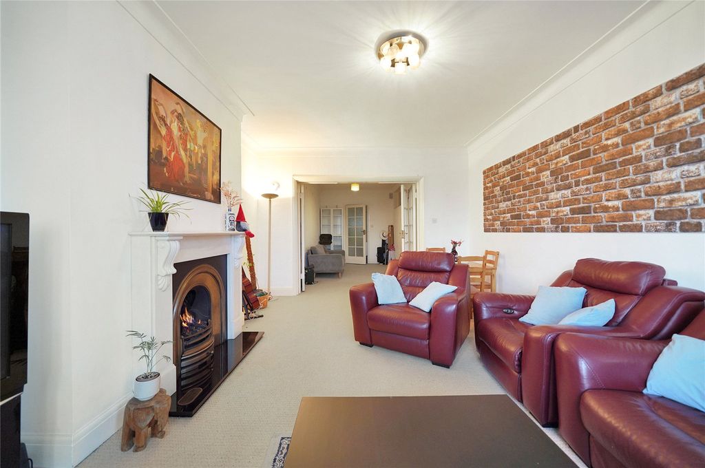 Property photo 2 of 19 Picture No. 26