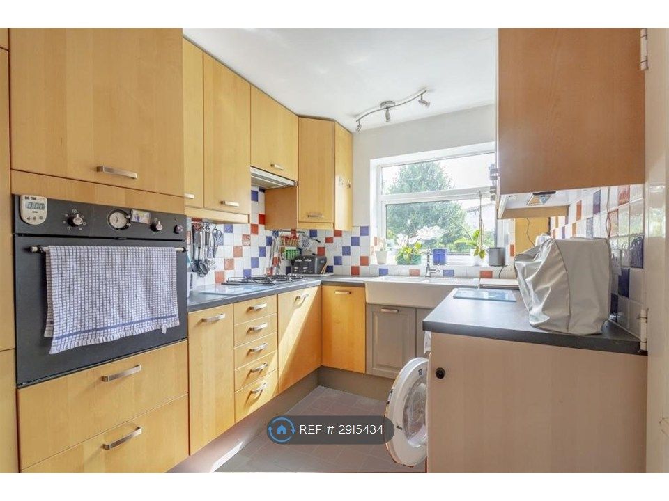 Property photo 2 of 8 Kitchen