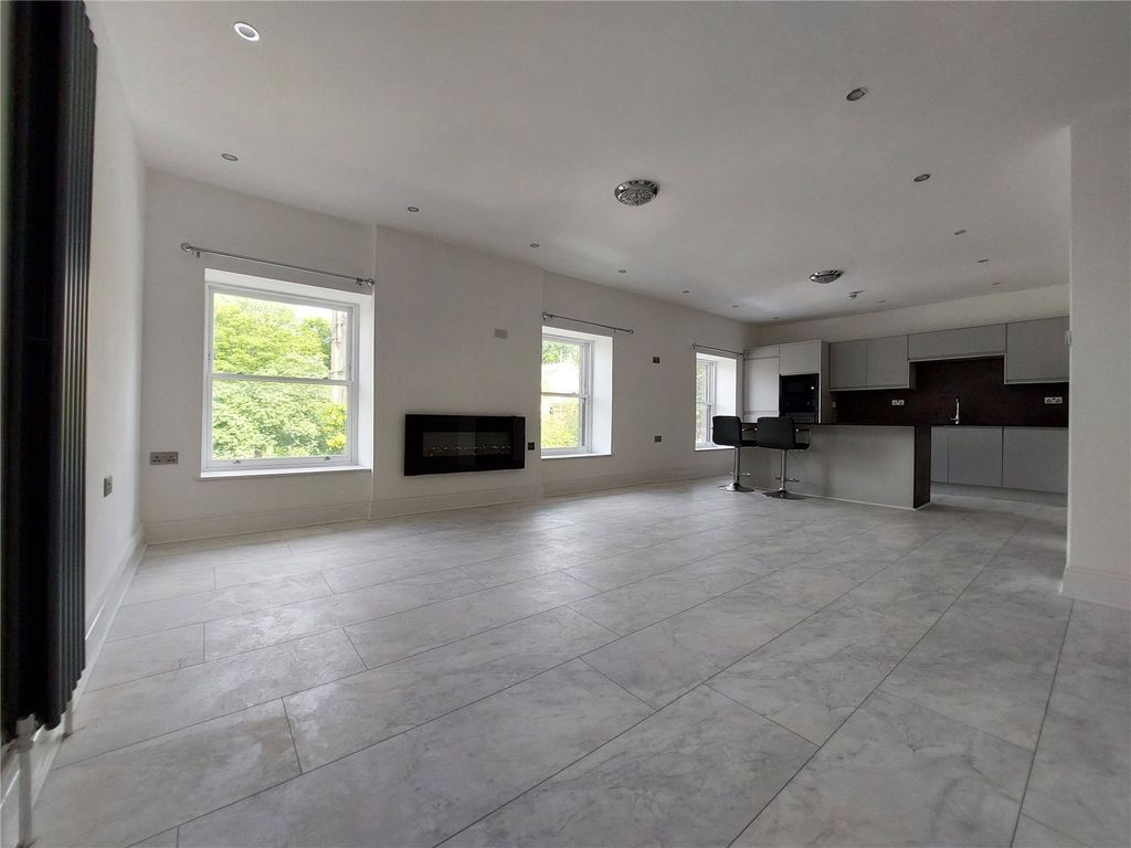 Property photo 1 of 18 Large Living Space