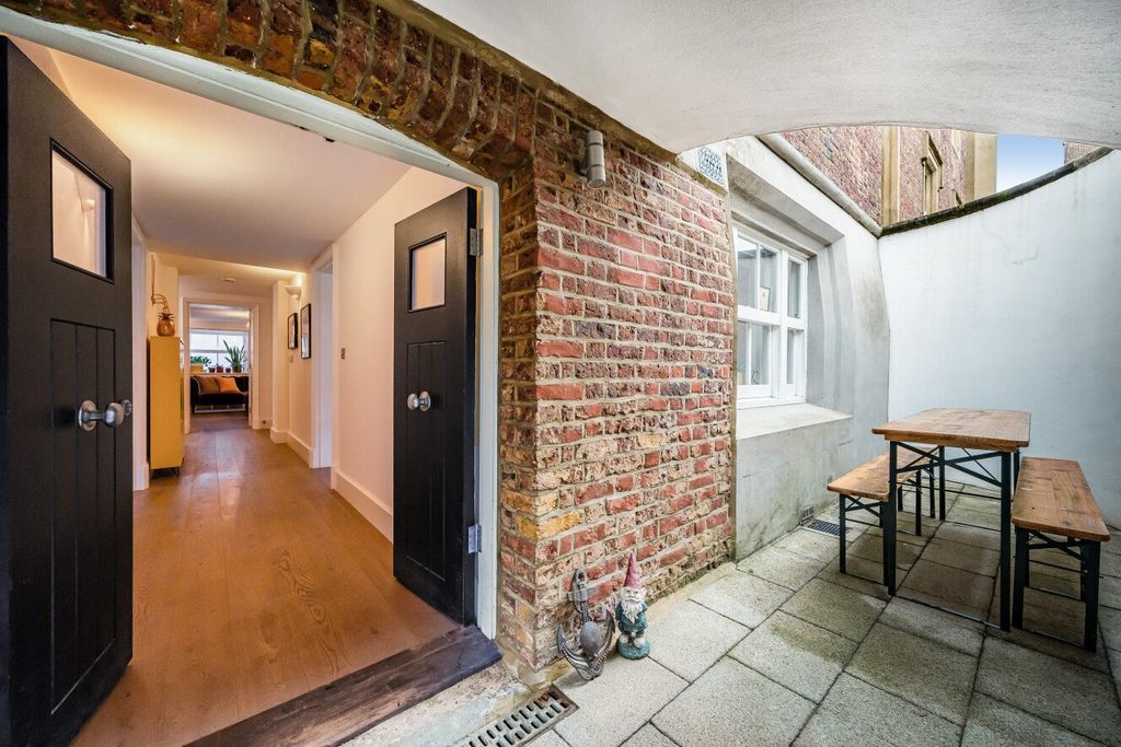 Property photo 2 of 15 Picture No. 18