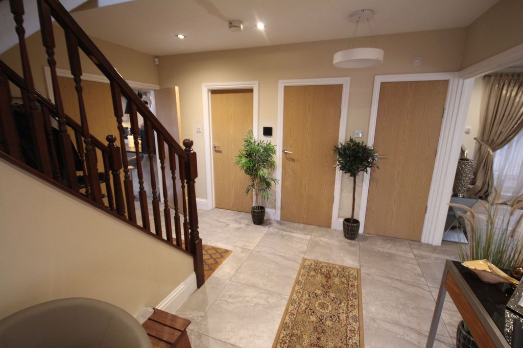 Property photo 2 of 24